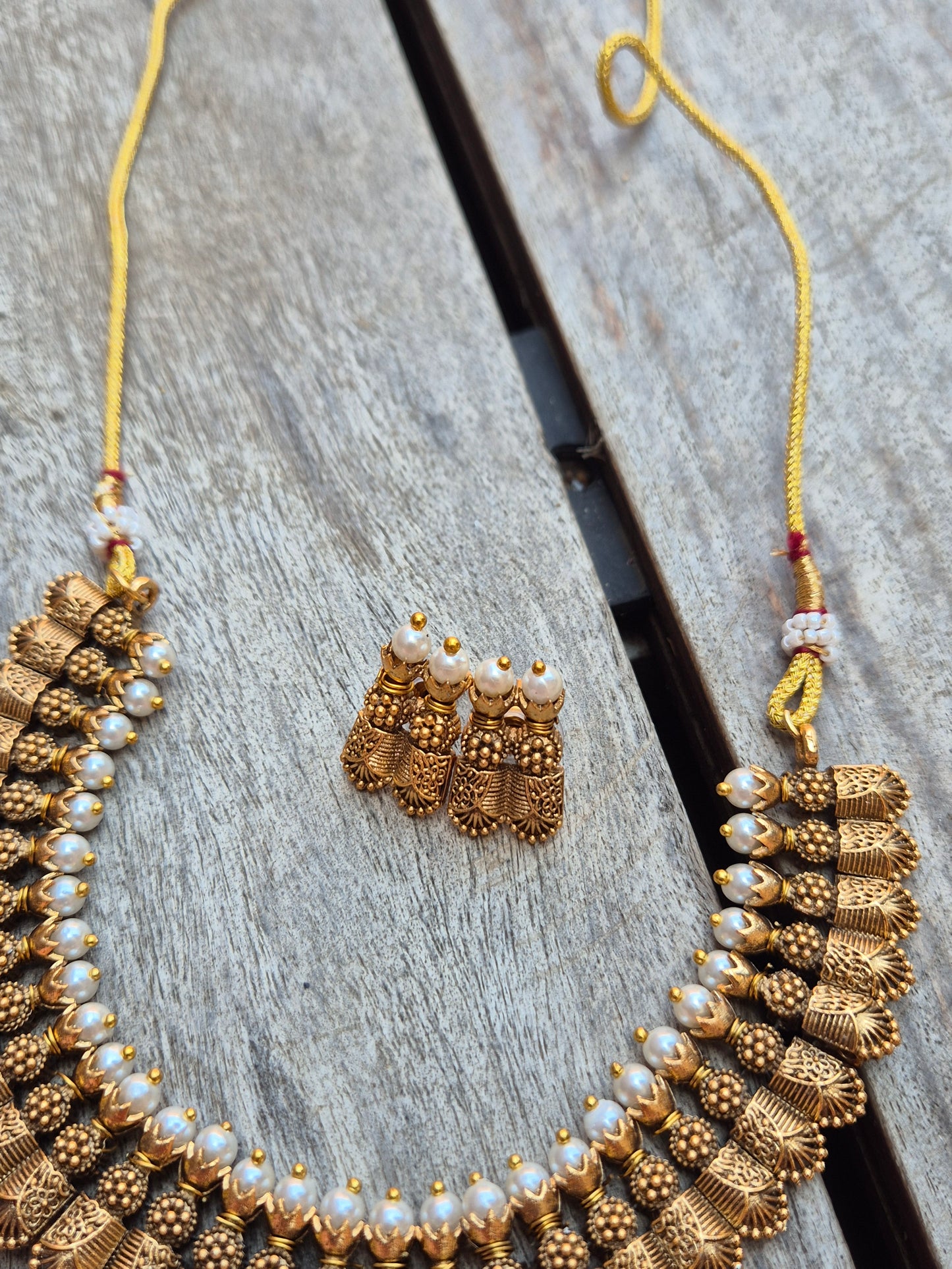 Antique x Pearl Necklace