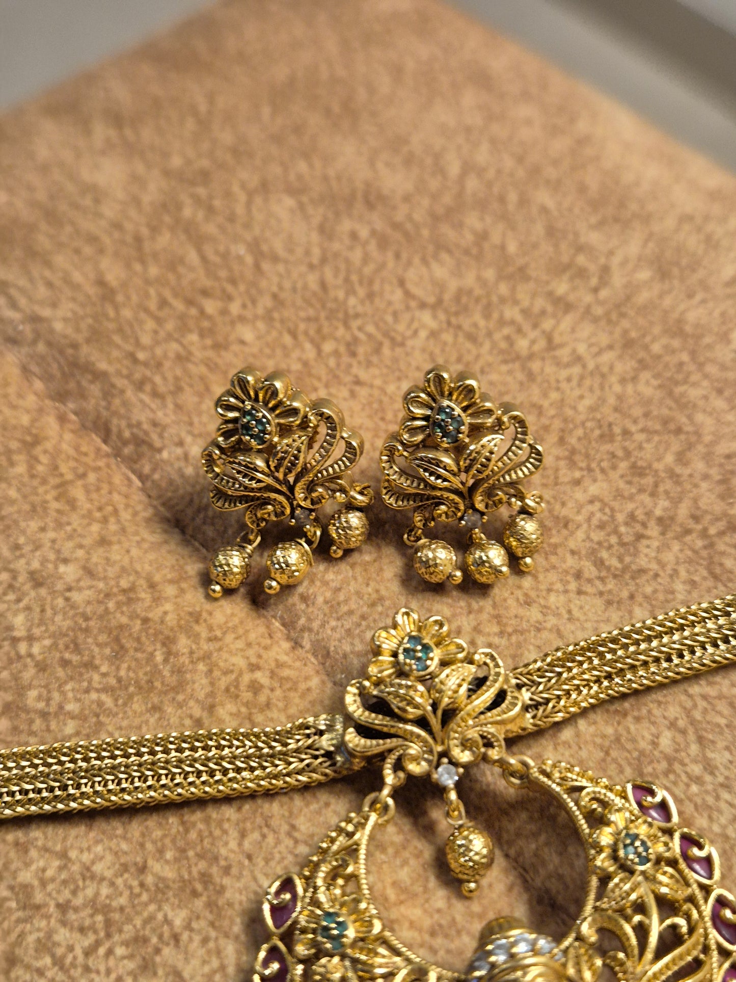 Lakshmi AD Attigai Choker