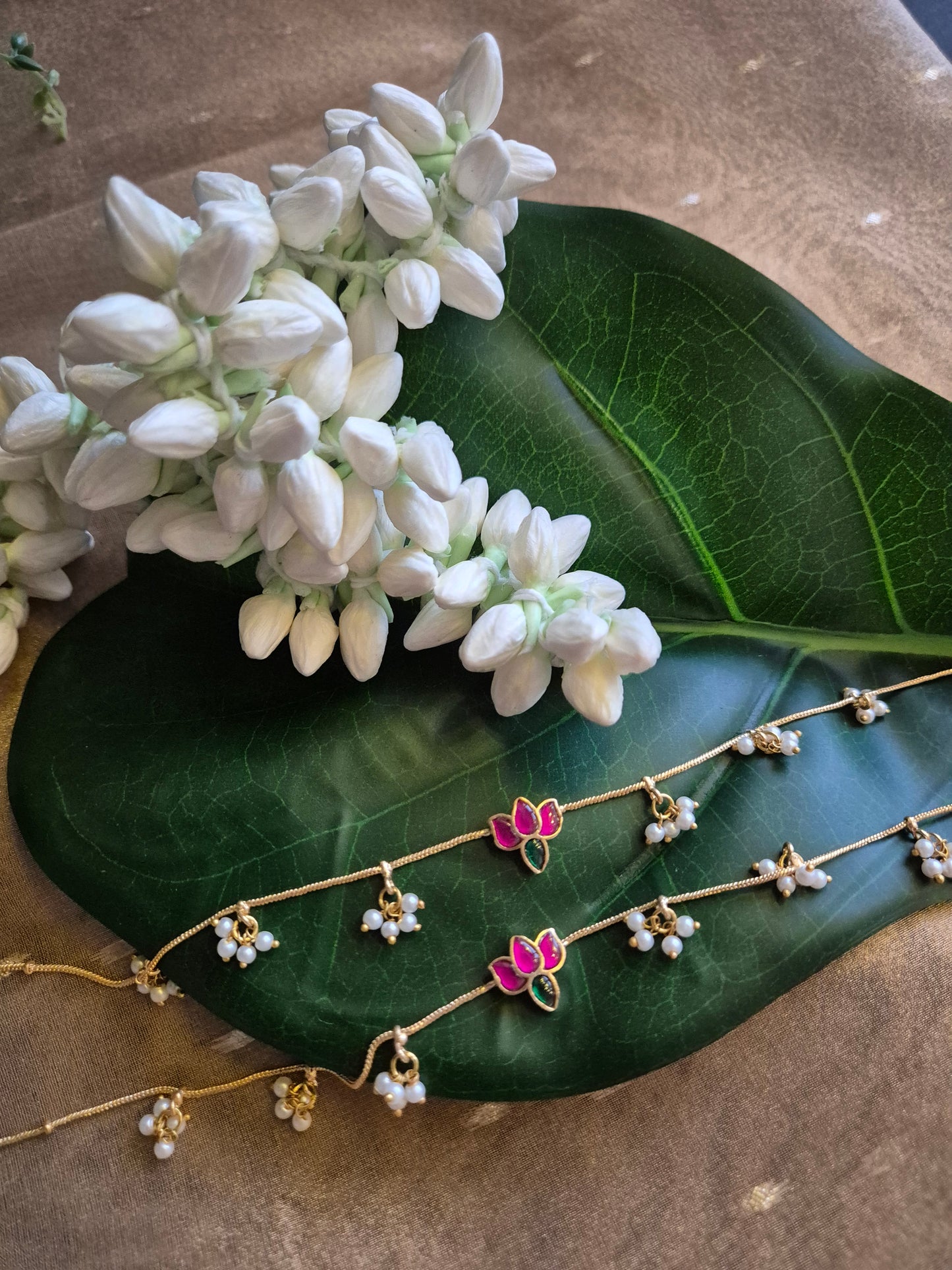 Cluster Pearl x Jadau Lotus Anklets
