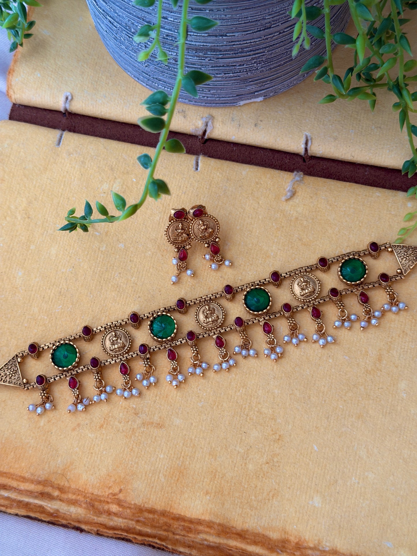 Kaveri Stone Choker with pearls