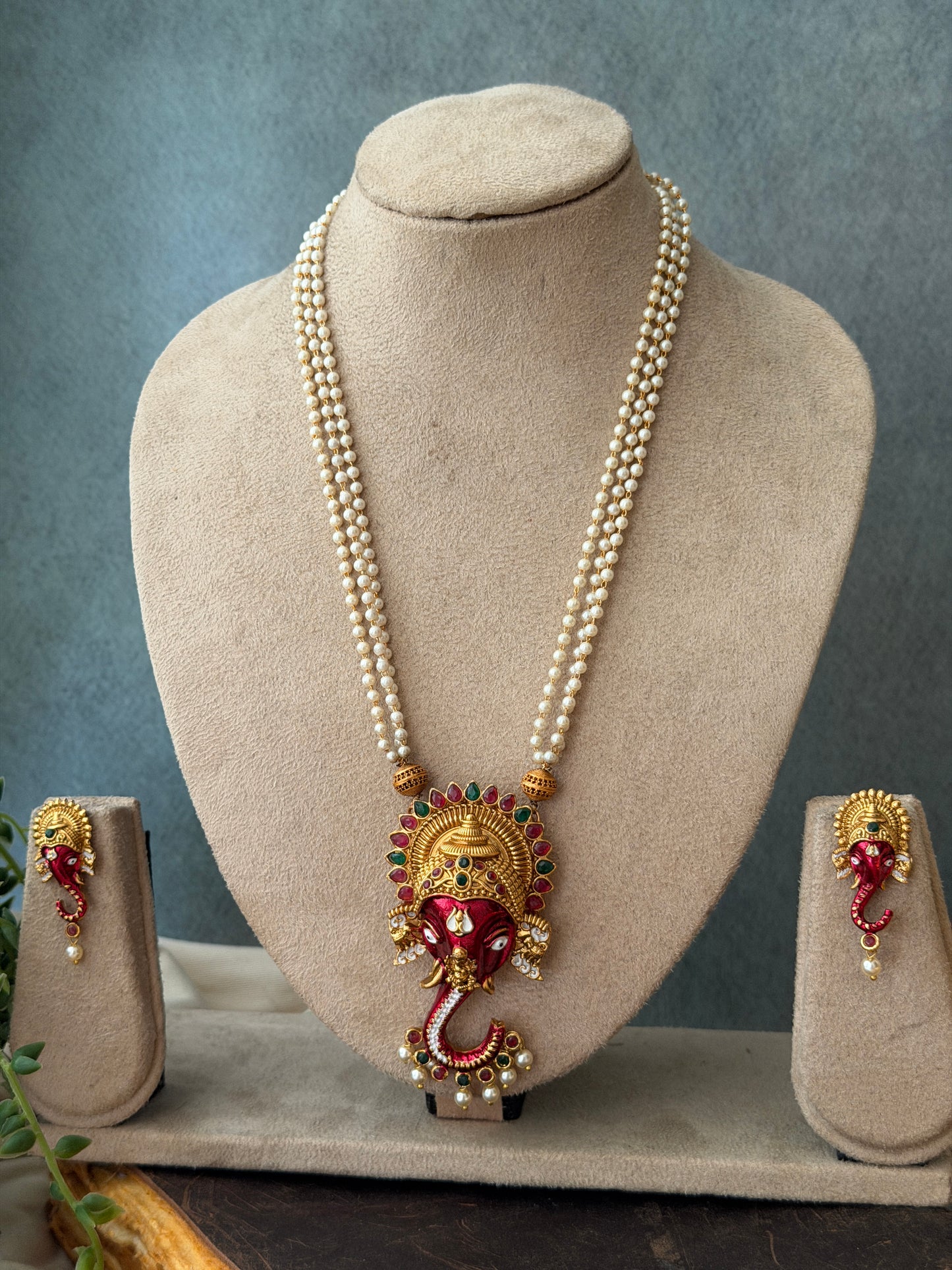 Ganesha Pearl chain (Red)