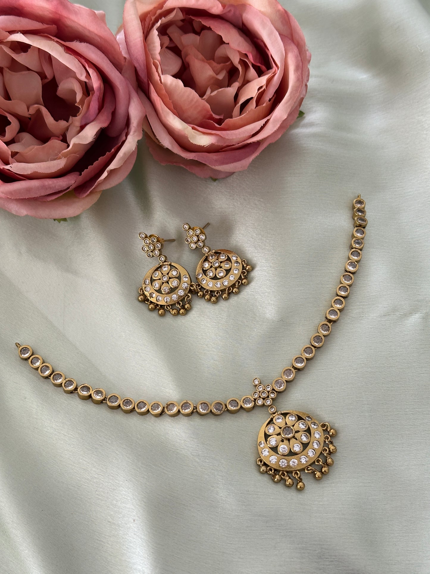 Pooja Hegde inspired vintage necklace