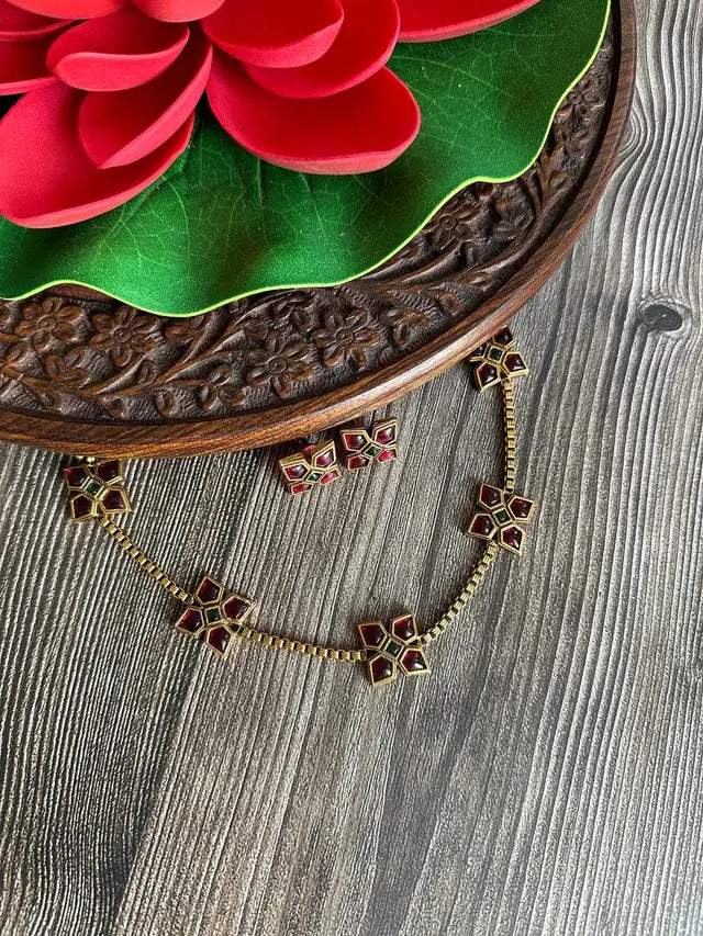 Single Line Floral Necklace