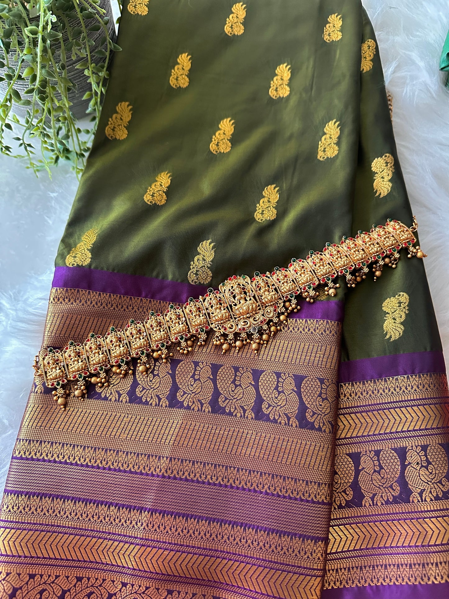 Chitra Devi Matte Hipbelt