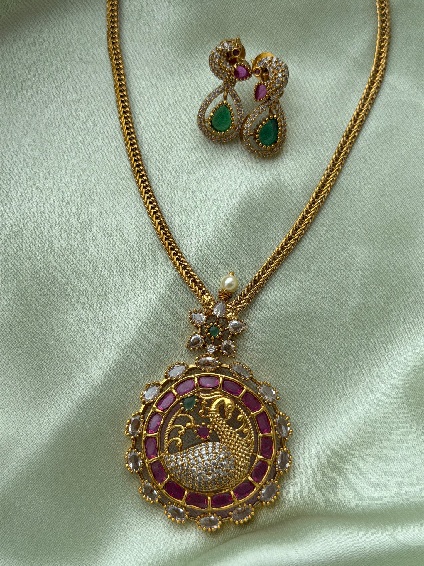 AD Swan Pendant Attigai