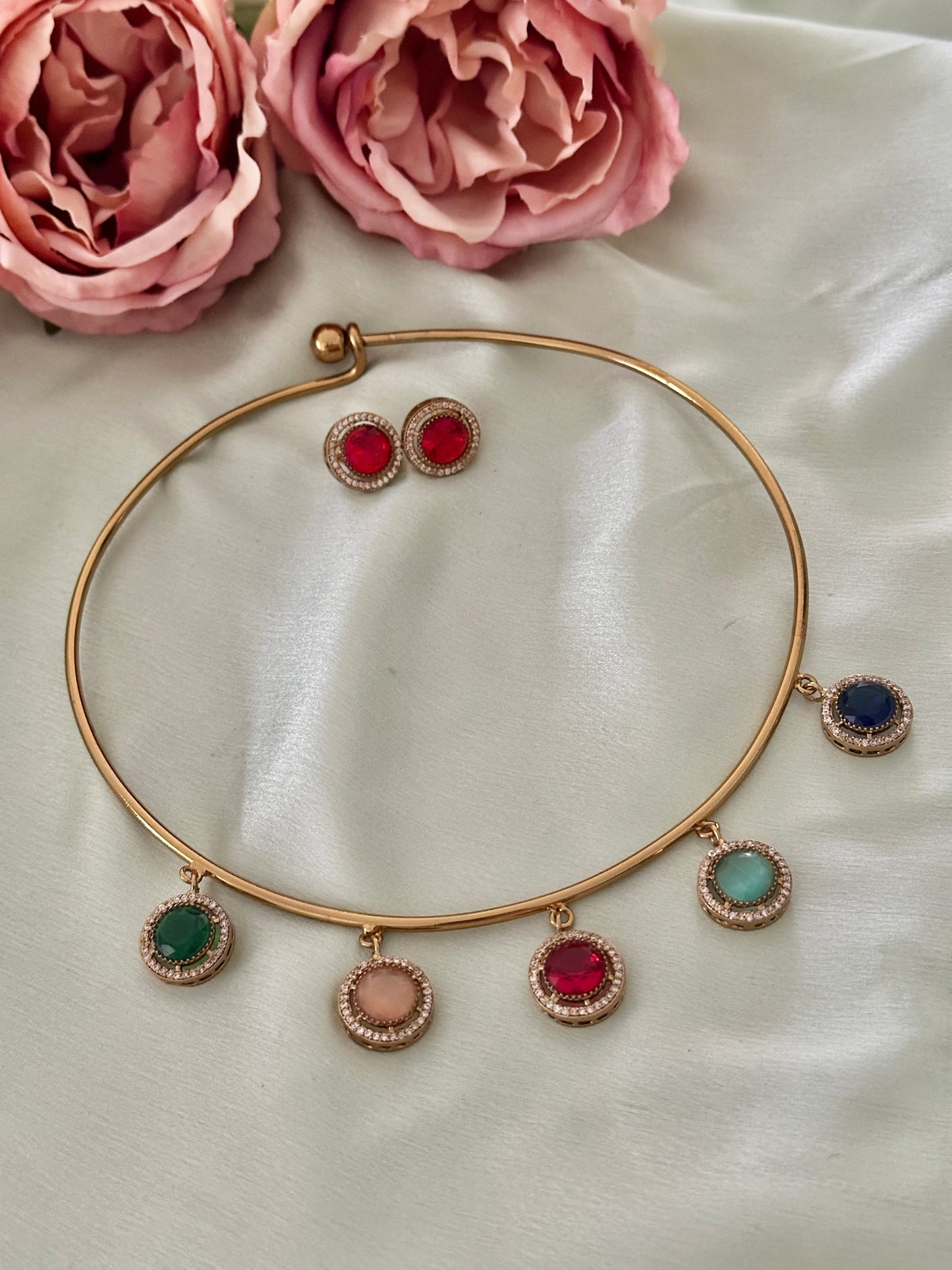 Navaratna AD Ball Hasli Choker