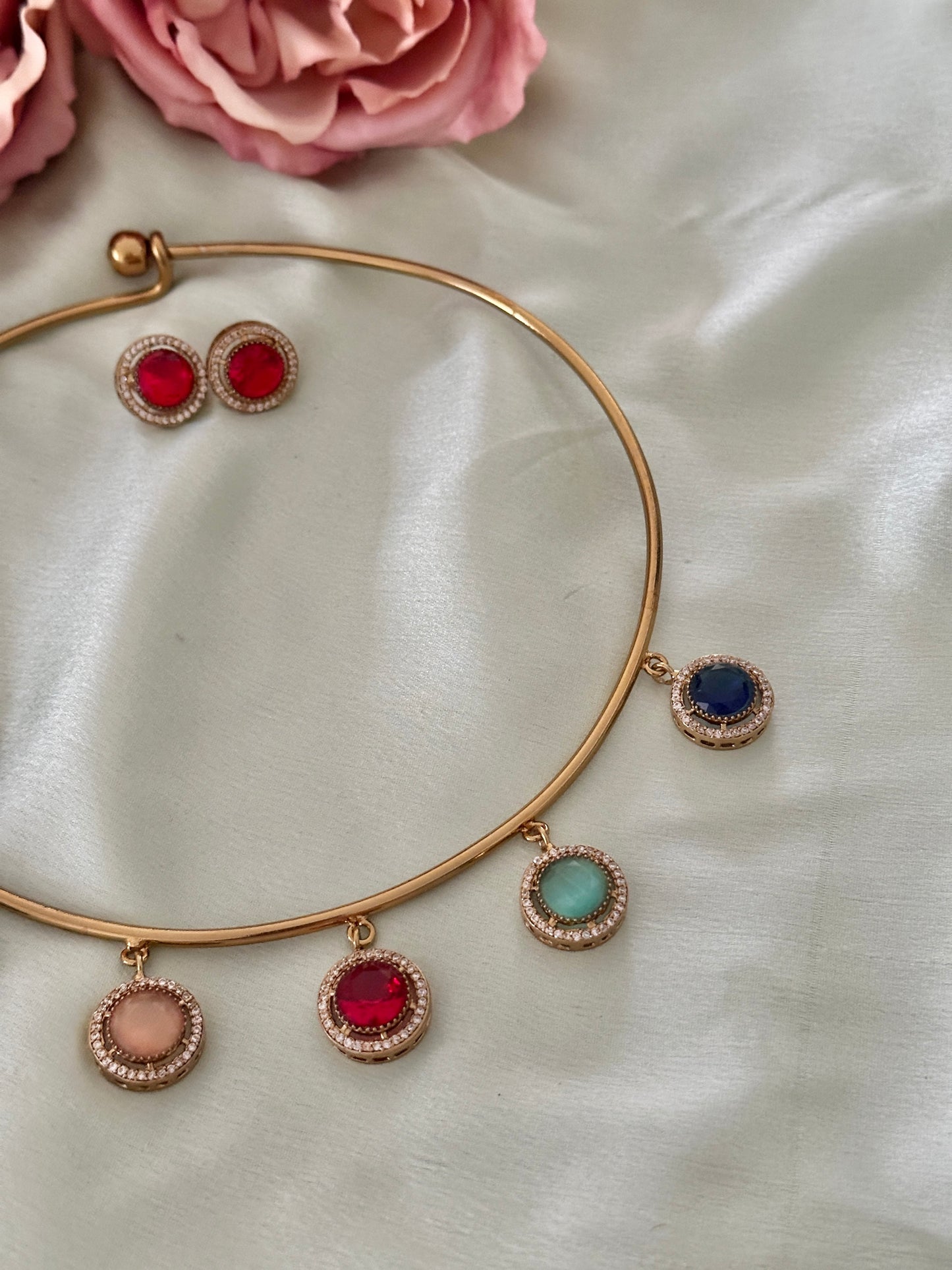 Navaratna AD Ball Hasli Choker