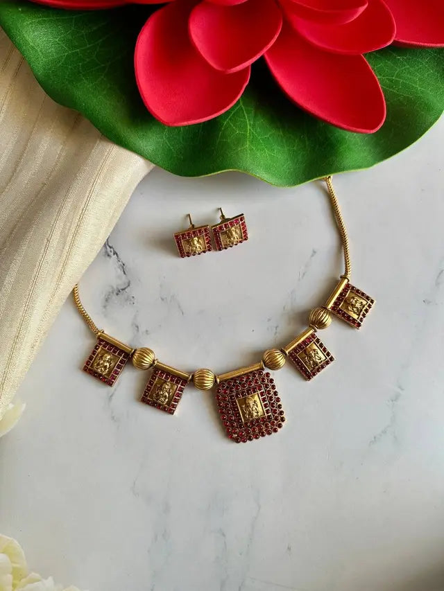 shirishi Necklace
