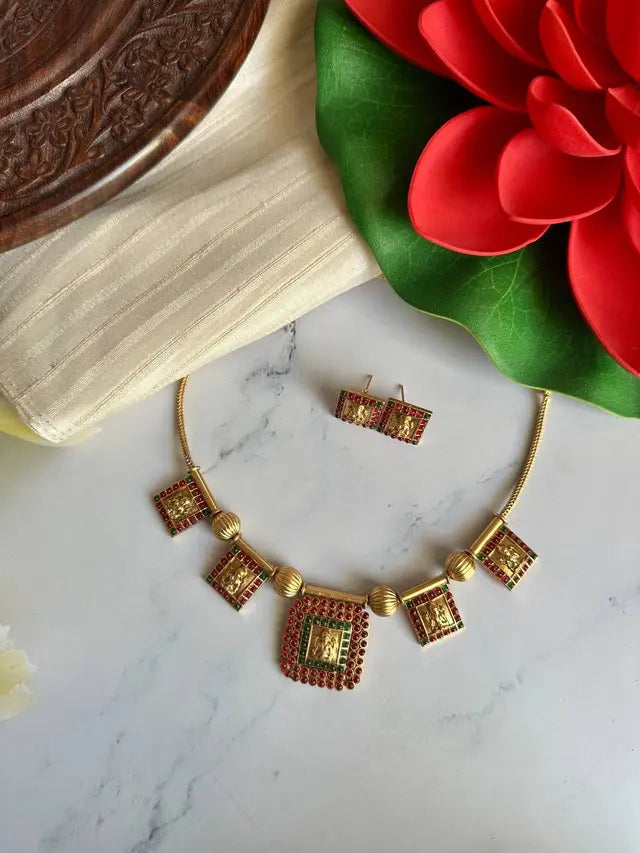 shirishi Necklace