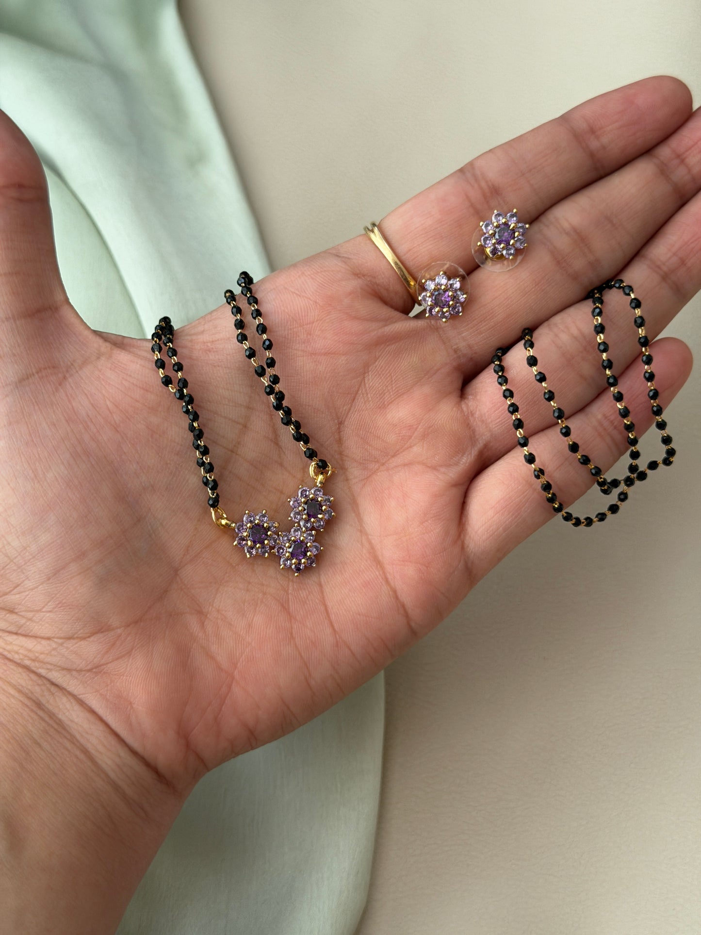 Tri Flora Pendant Karimani Maala
