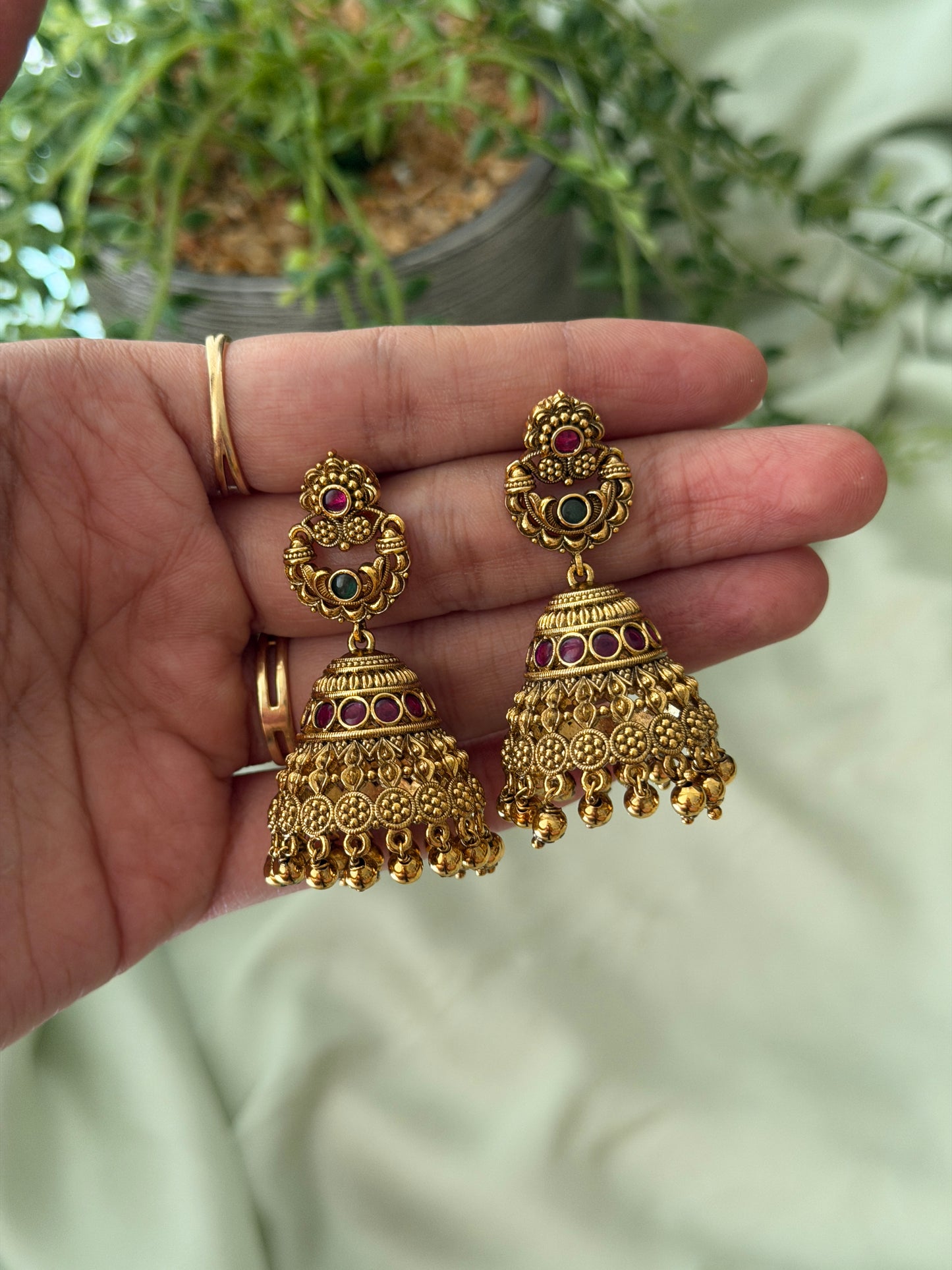 Anaila Jhumkas