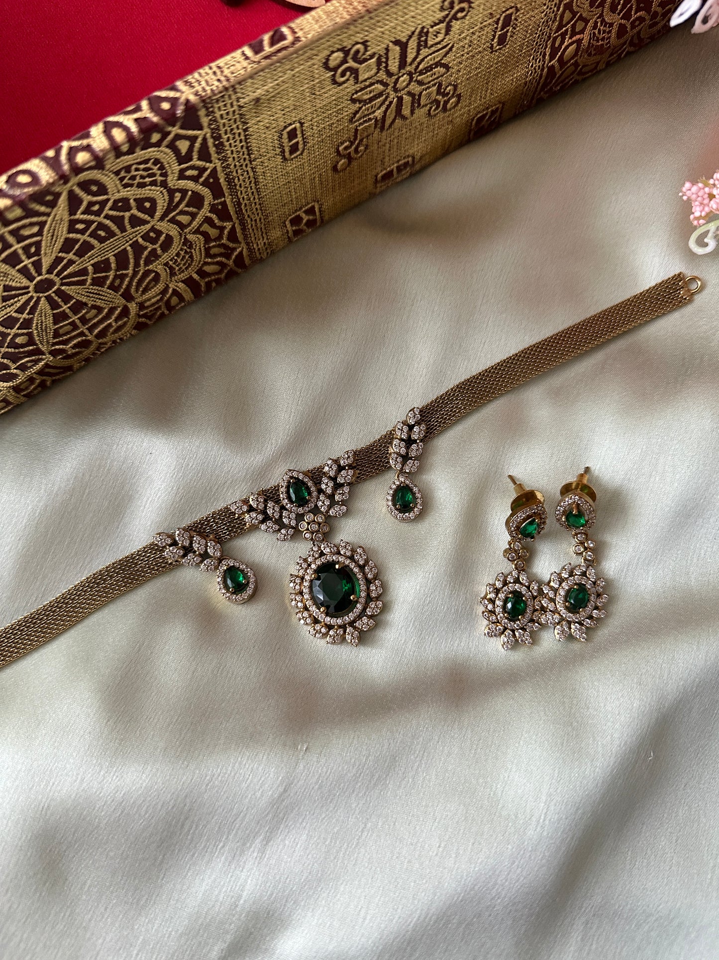 Raaniya Antique Stone Choker