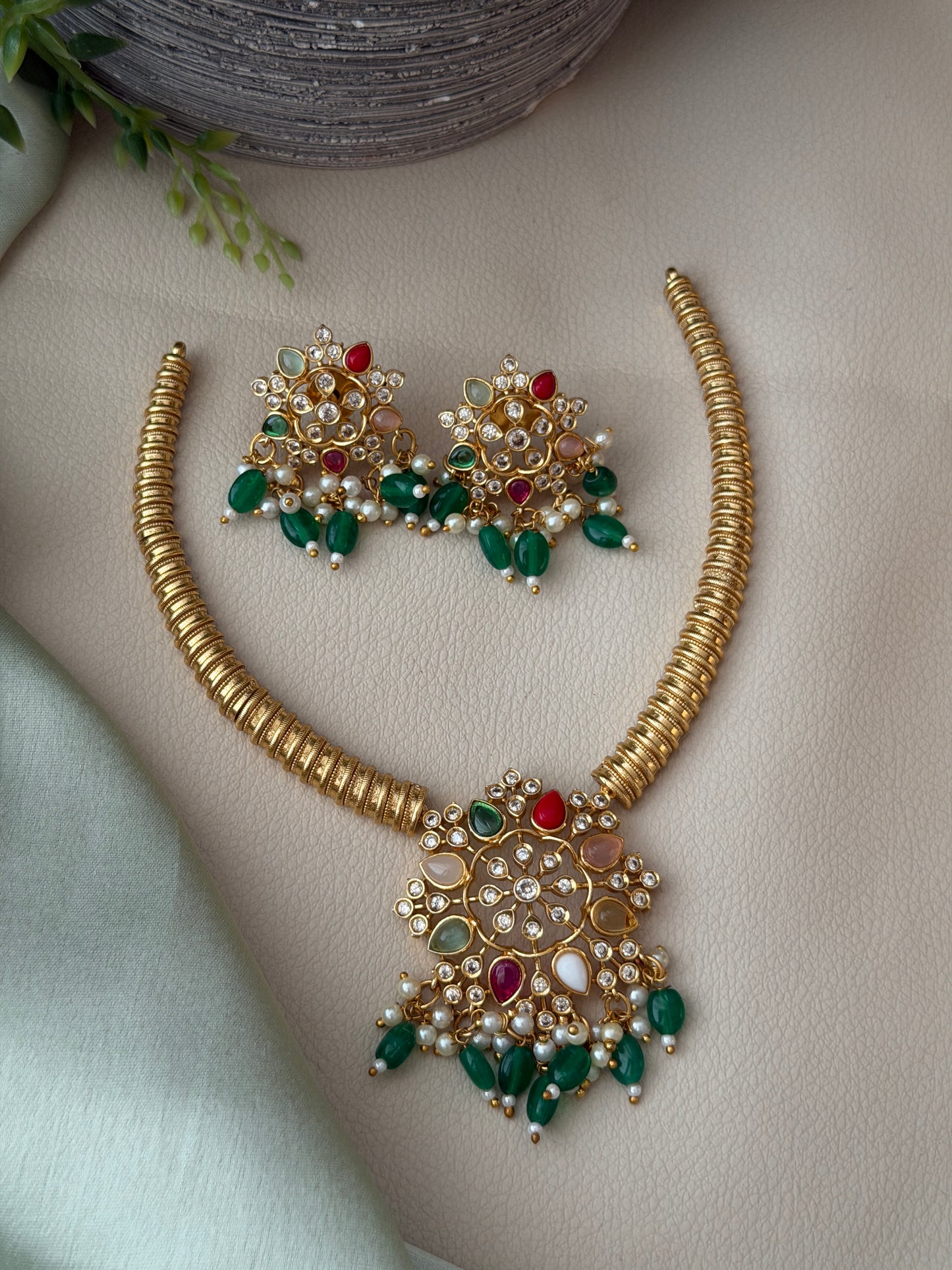 Navaratna Hasli Necklace