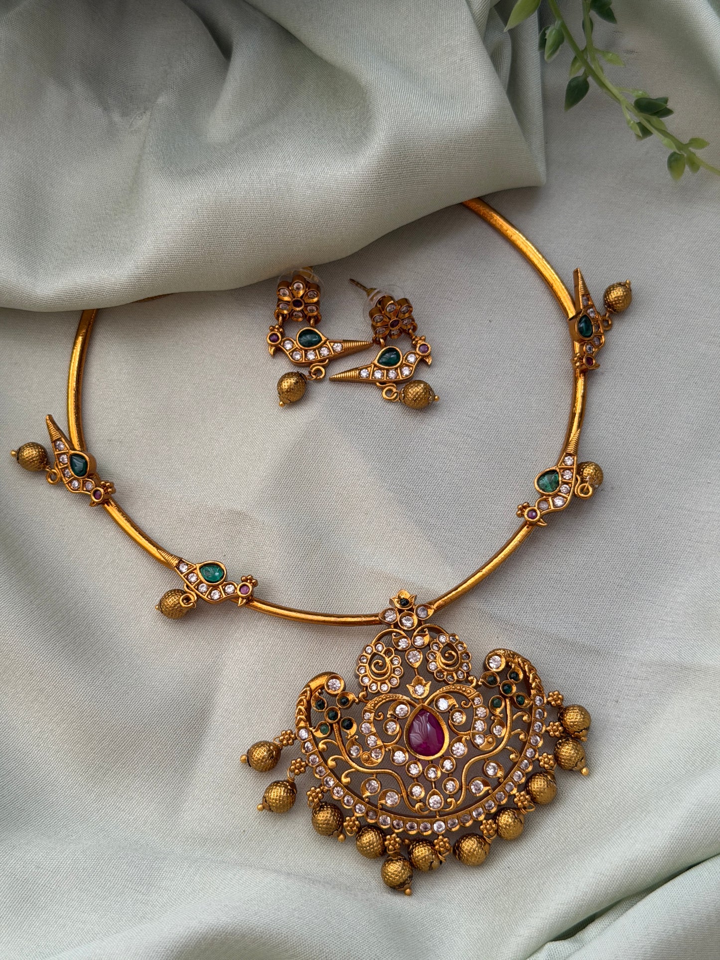 Antique Gold Kemp Pendant Hasli