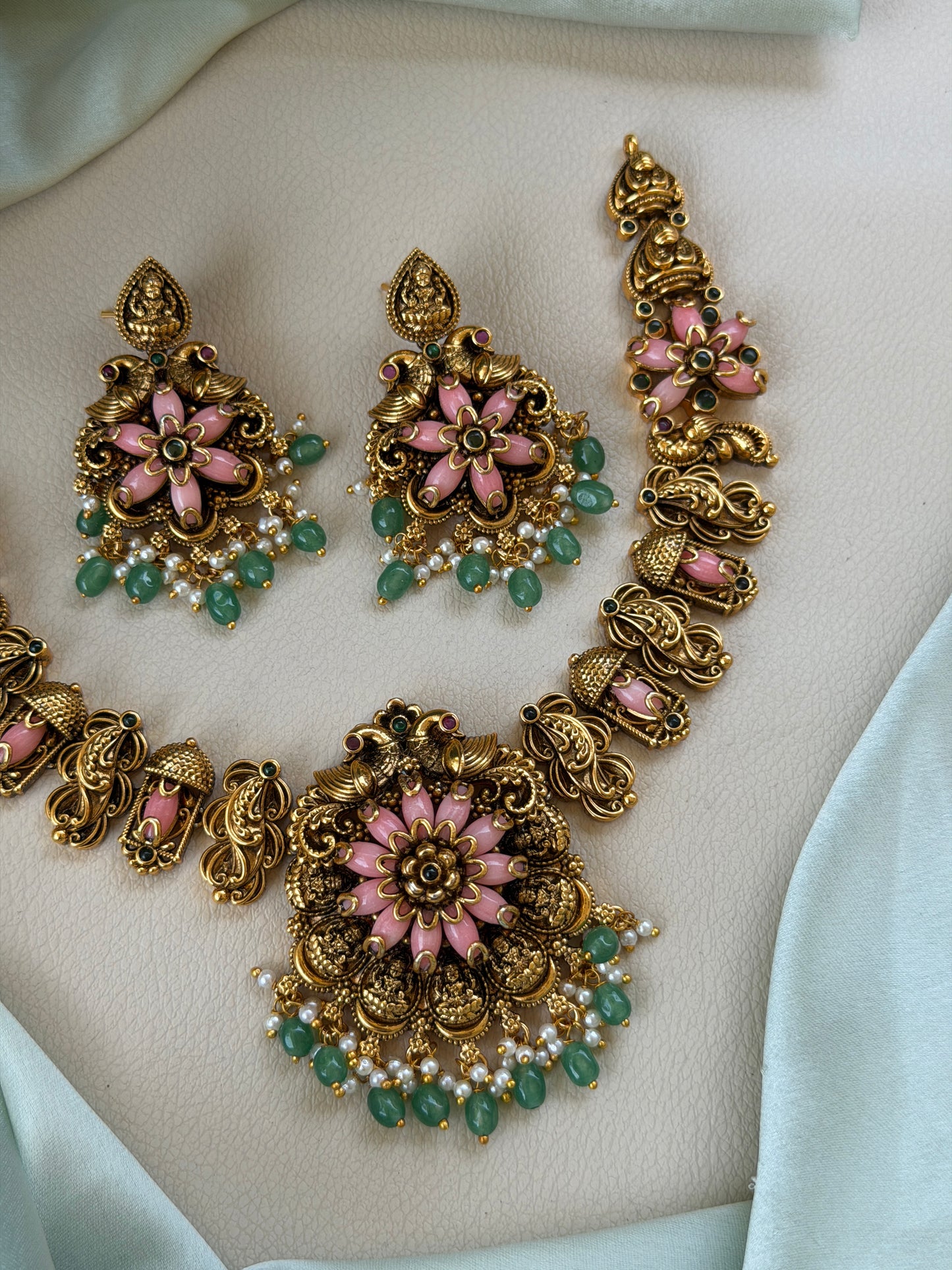 Manjika Tropical Peach Necklace