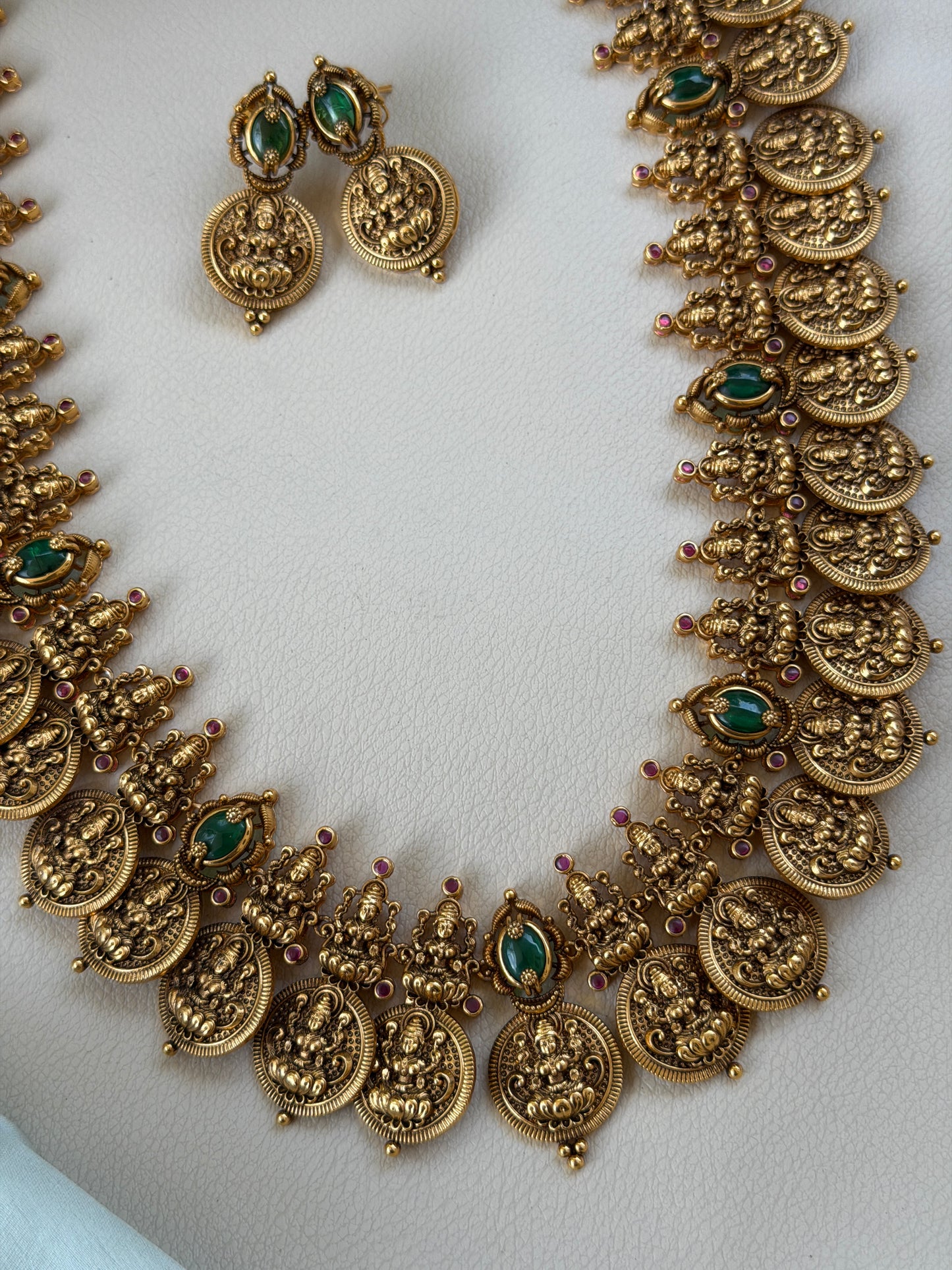 Vandana Kaashu Haaram set