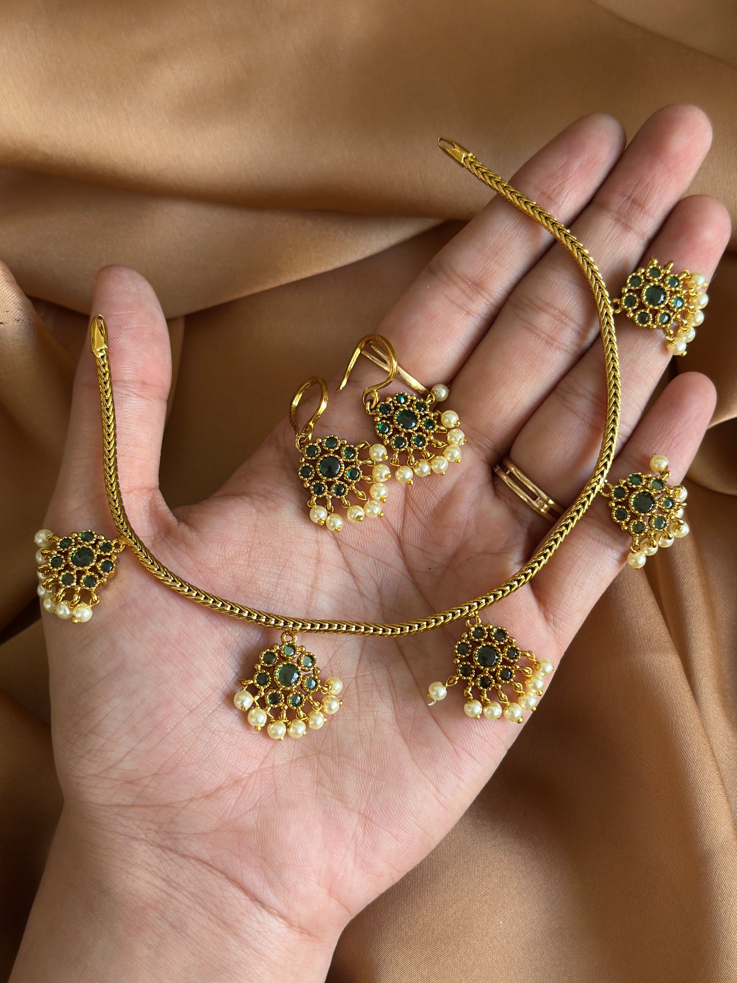 Cluster Pendant Choker