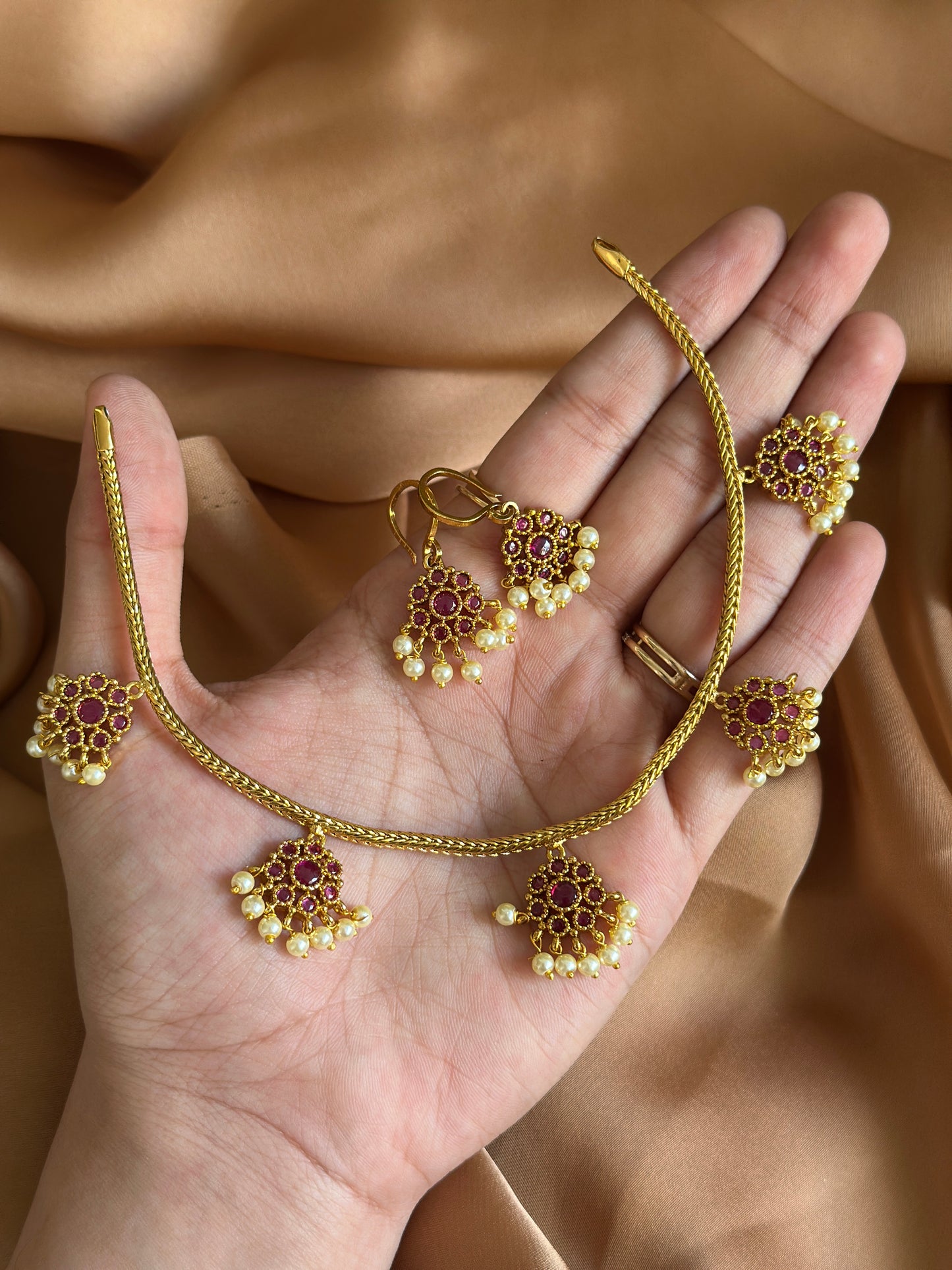 Cluster Pendant Choker