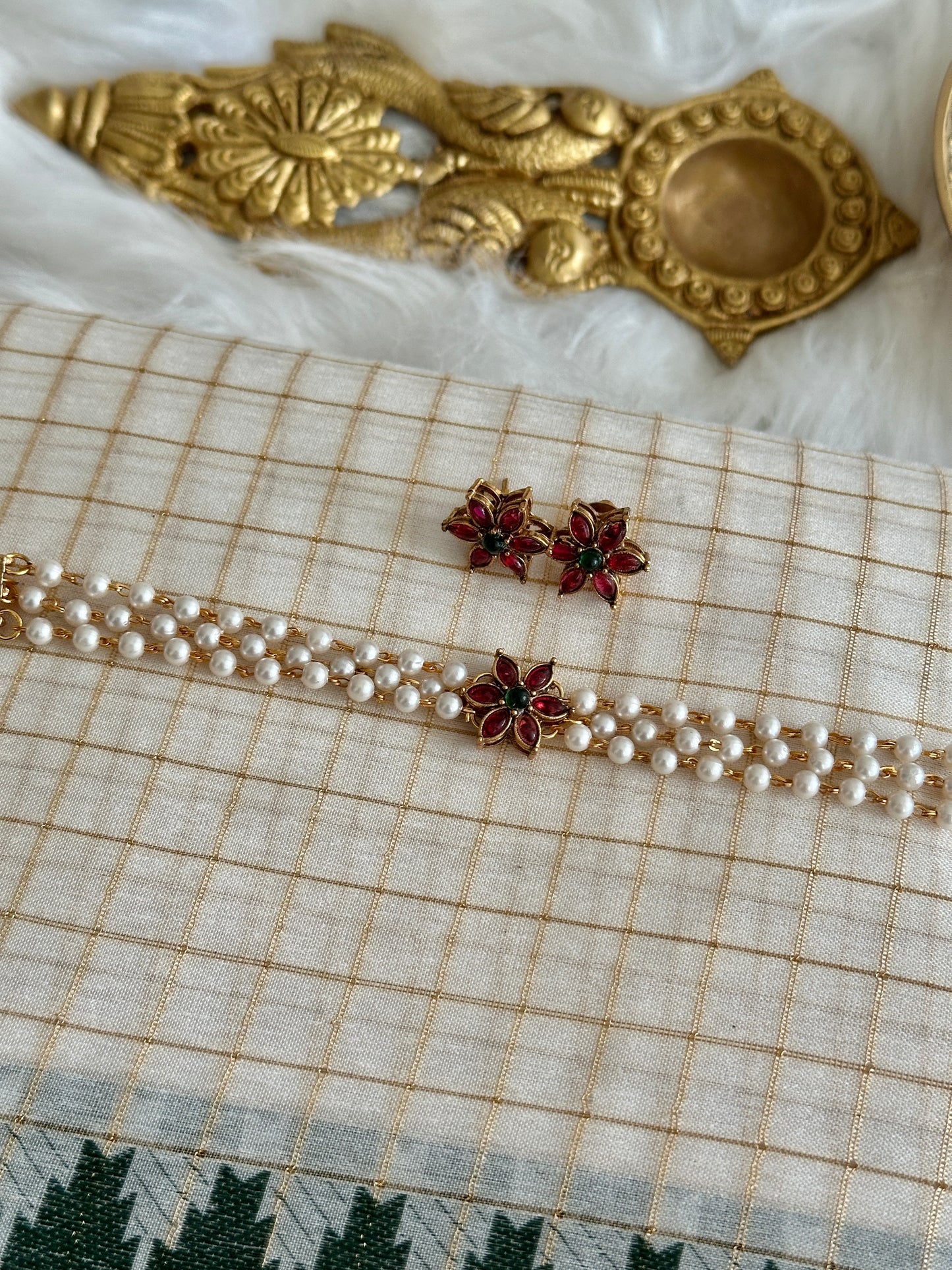 Flora Pendant Tri Pearl Choker