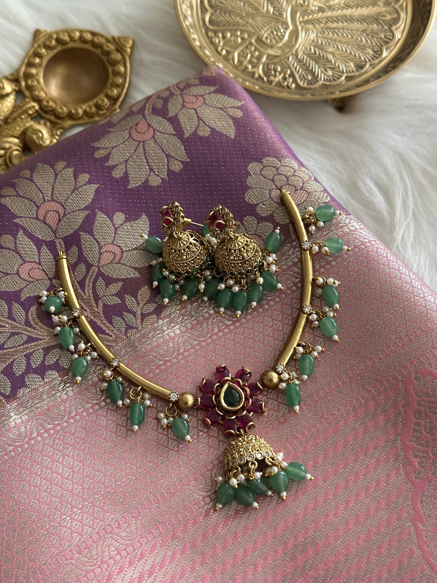 Non Idol Bell Hasli Choker