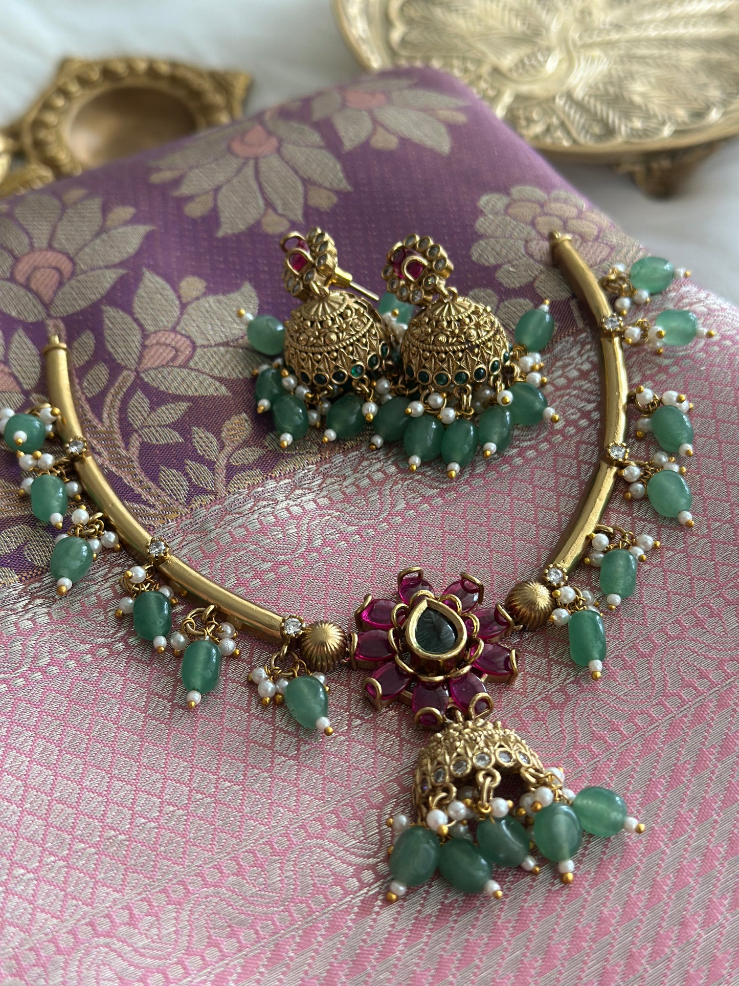 Non Idol Bell Hasli Choker