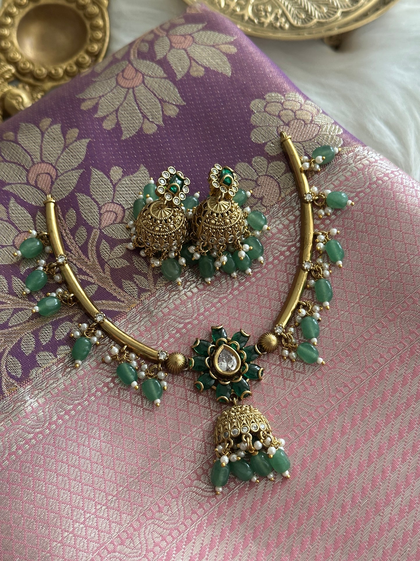 Non Idol Bell Hasli Choker