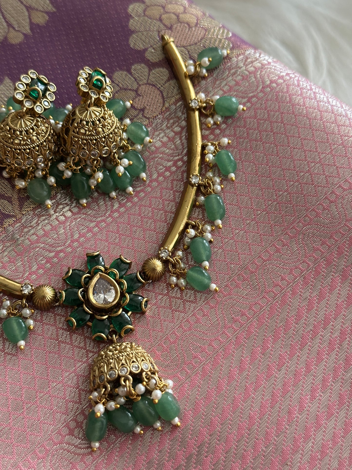 Non Idol Bell Hasli Choker