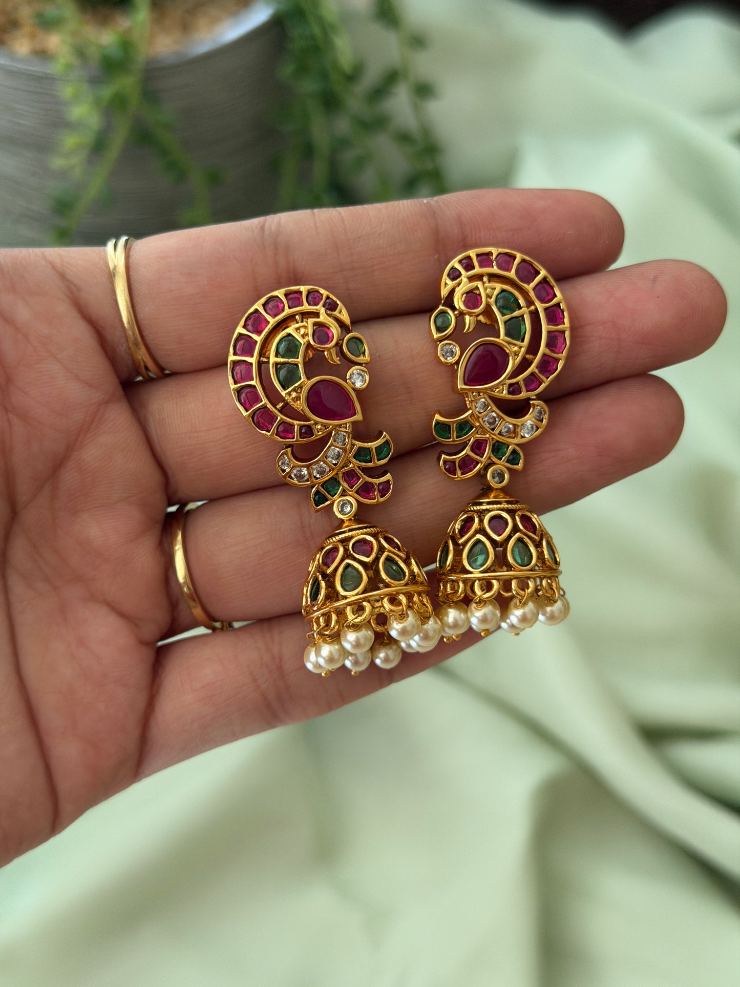 Kempu Morah Tiny Earcuff