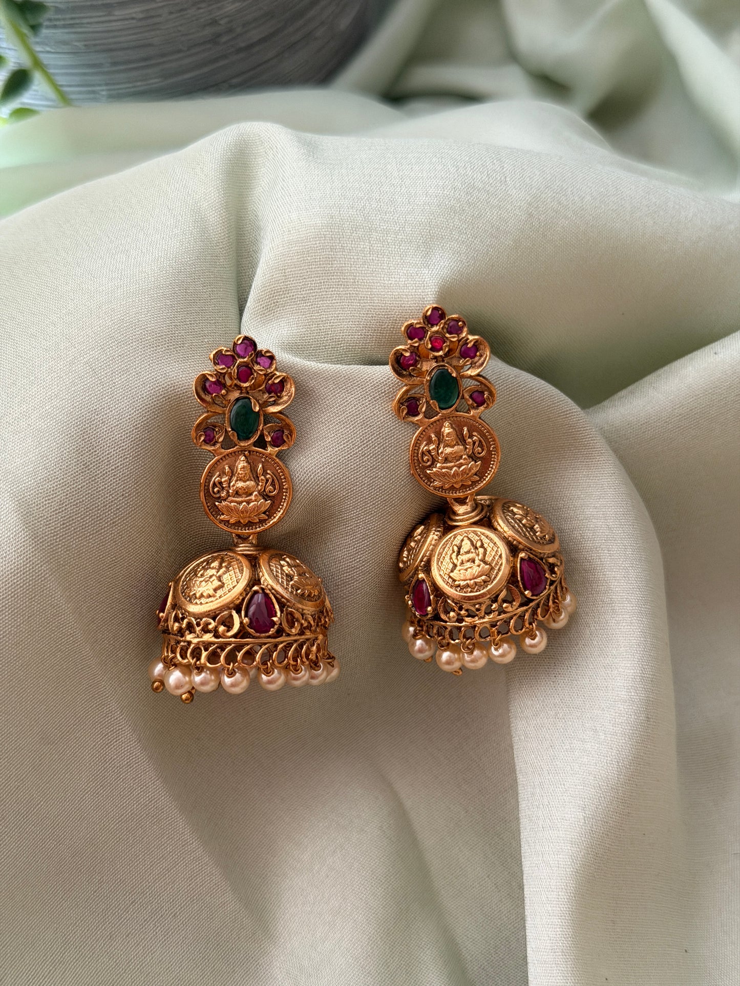 Abharna Kaashu Jhumkas