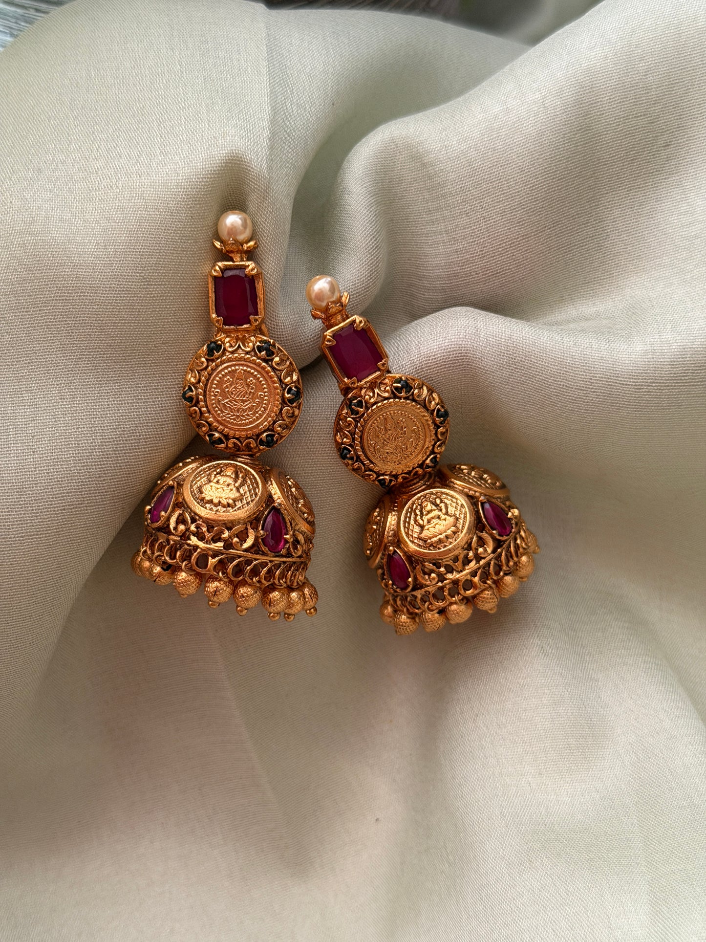 Amudhalika Kaashu Jhumkas