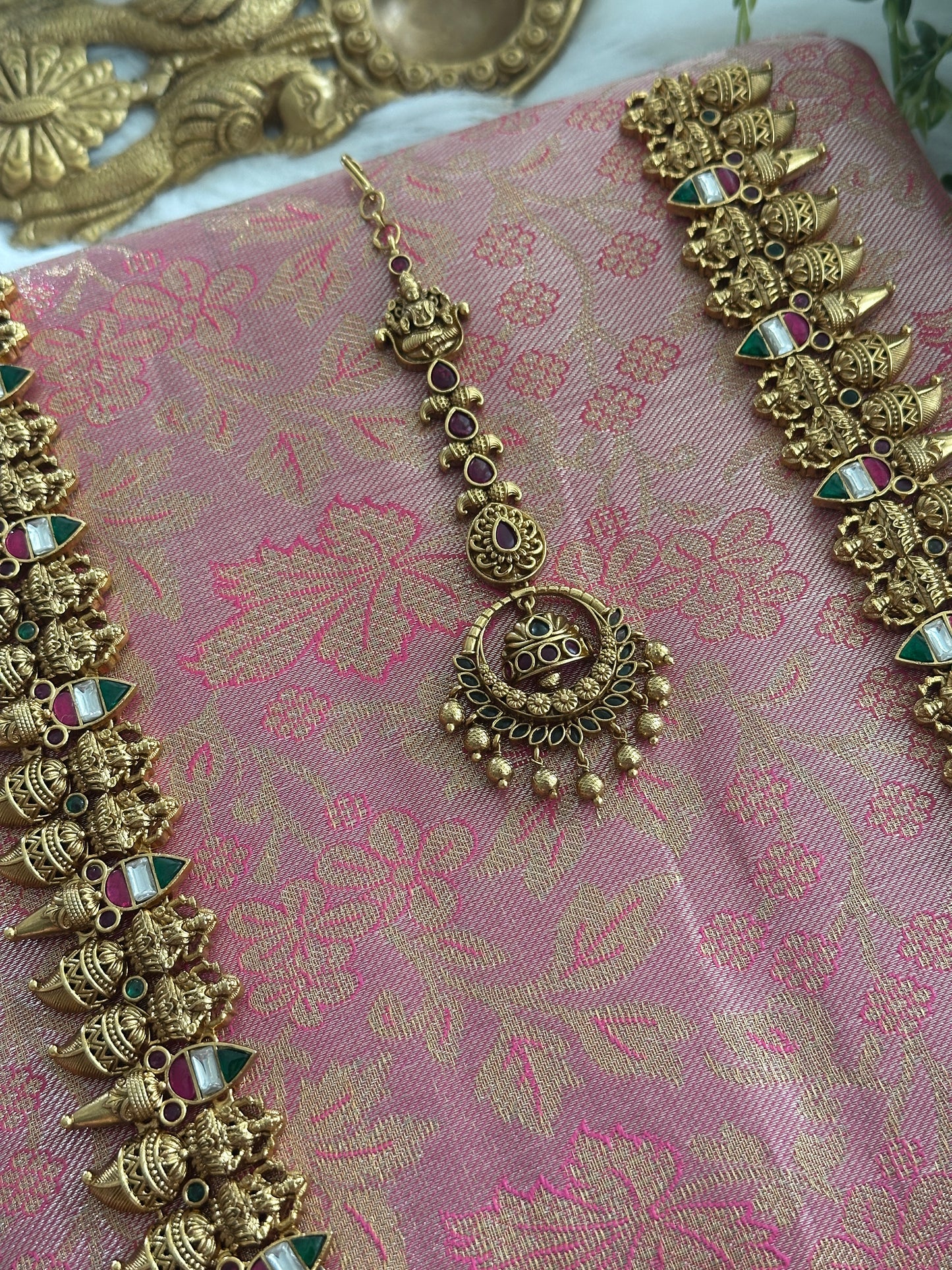 Ahaana Gold Replica Bell MaangTikka