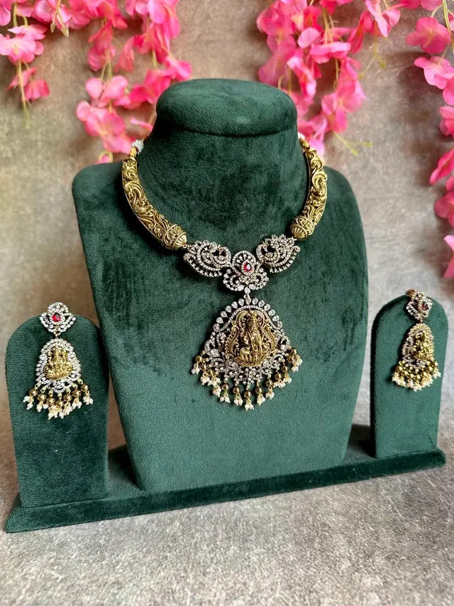 Trisha AD x Antique necklace