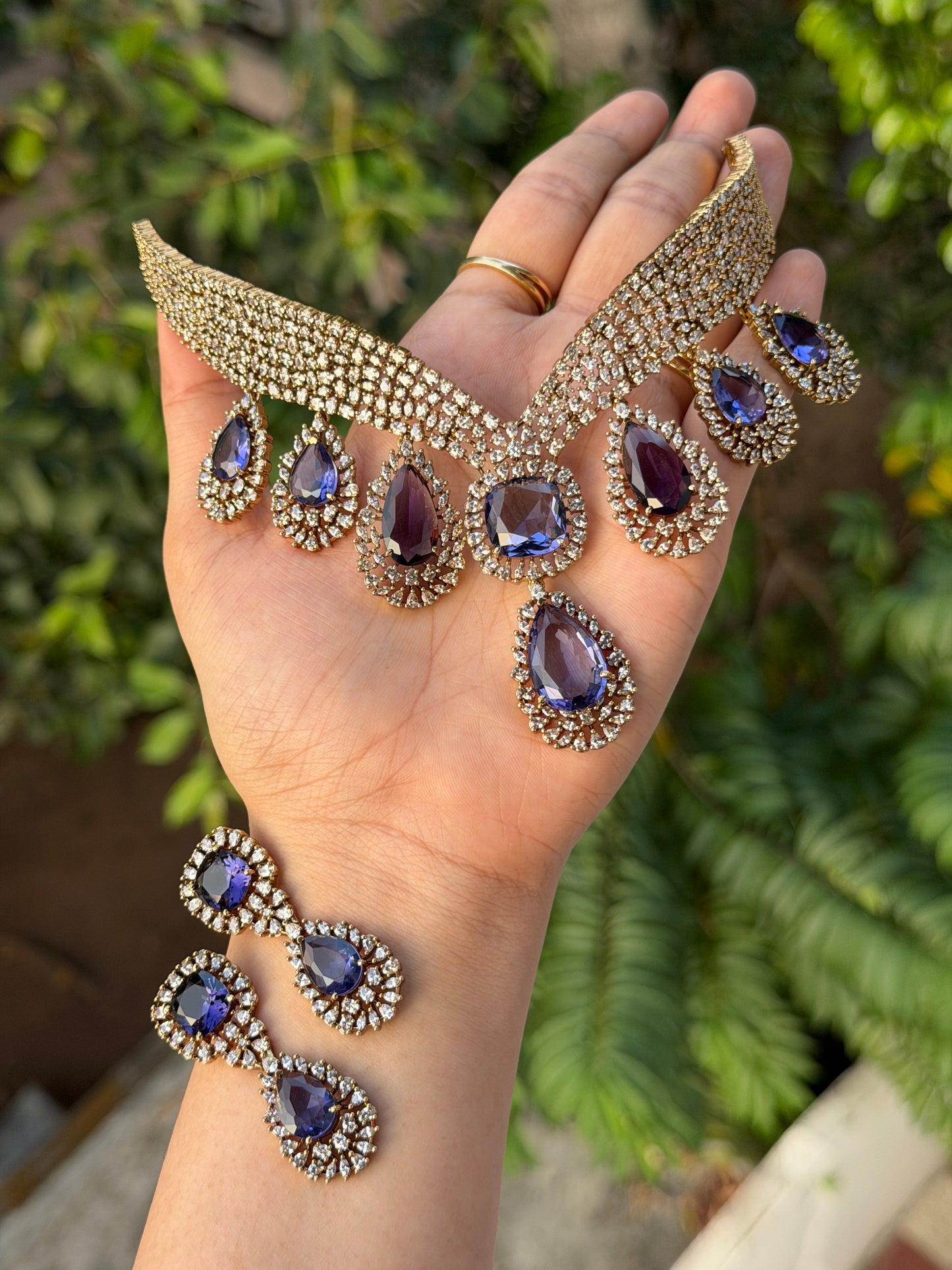 V Cut Victorian Drops