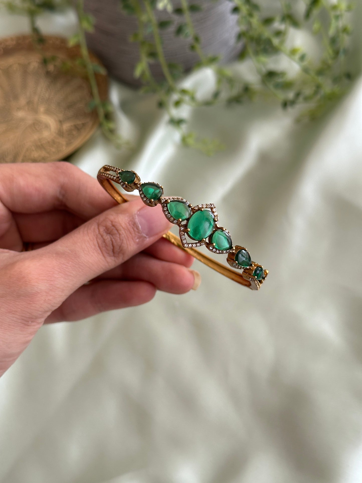 Azalea Stone Bracelets (Free Size)