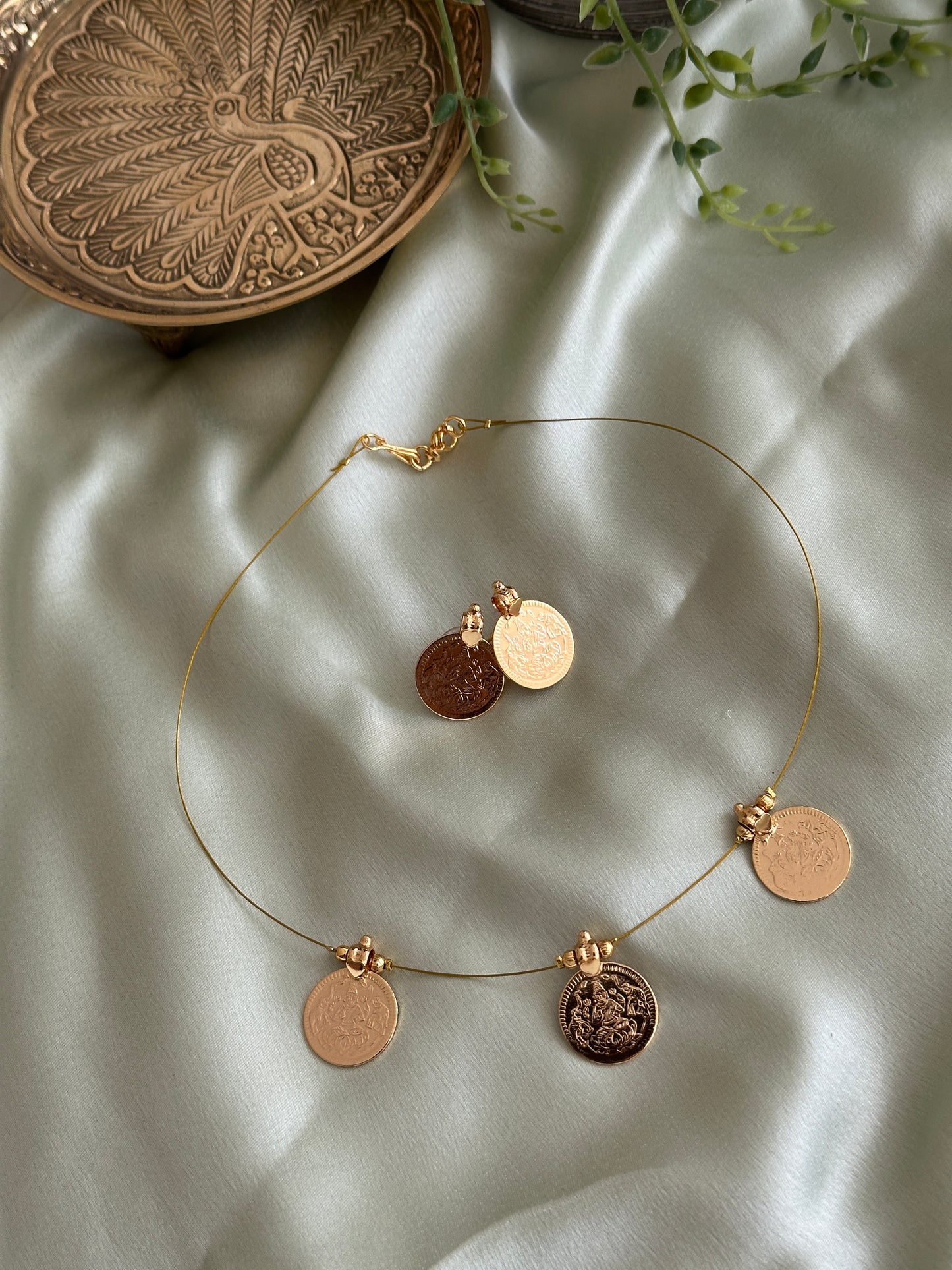 Tri Coin Invisible Chain