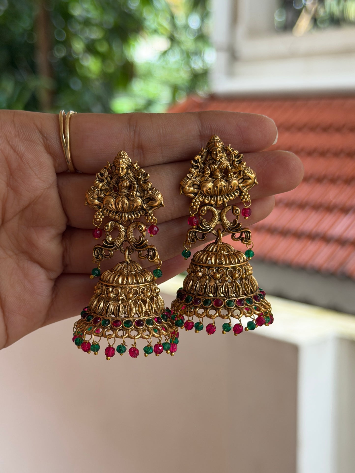 Drashtti Jhumkas