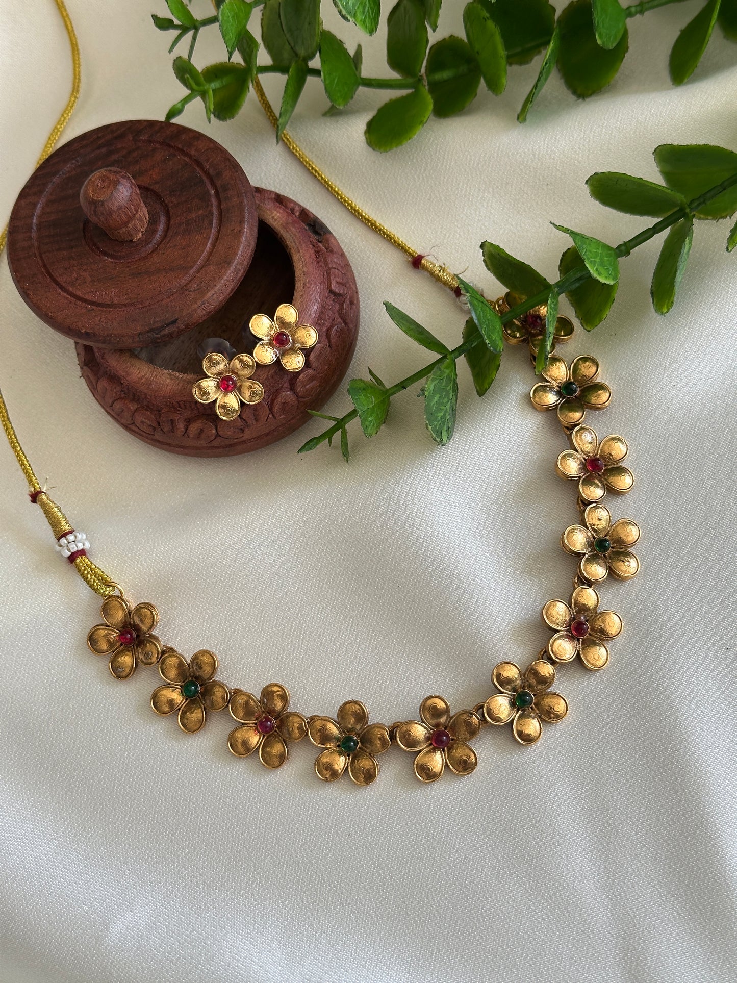 Flower Antique Choker