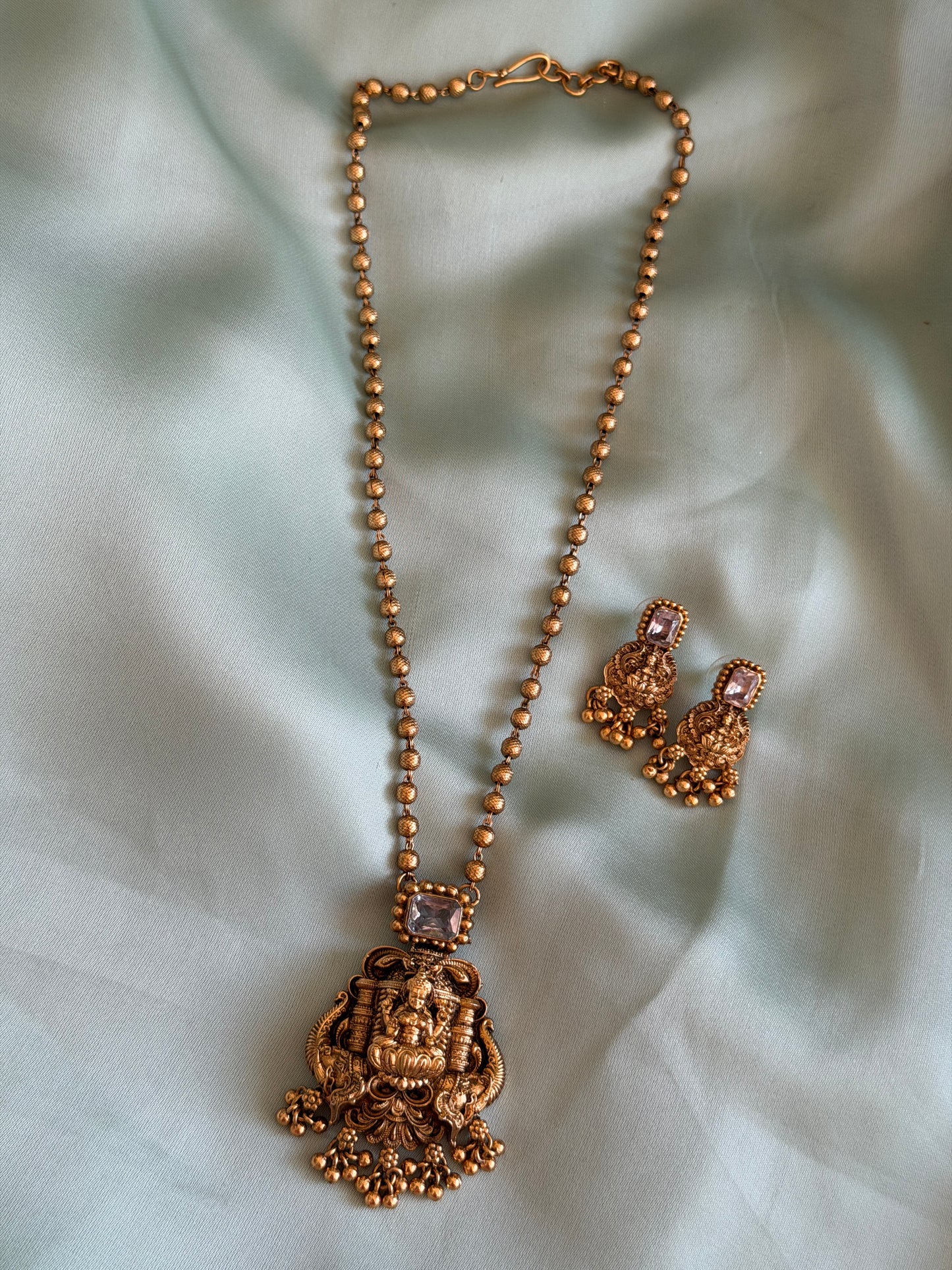 Divyanjana Stone Chain