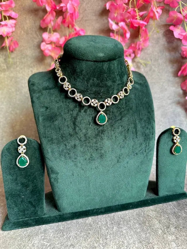 Neomi AD necklace
