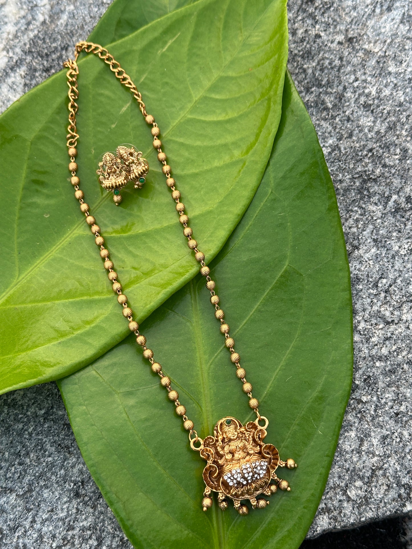 Devi x AD gold bead chain