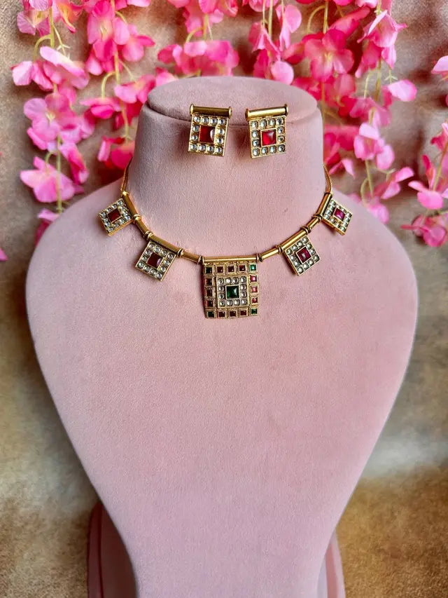 Shirishi Non Idol Necklace