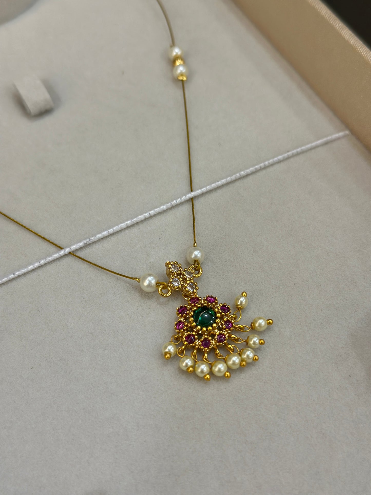 Kemp Pendant Invisible Chain set