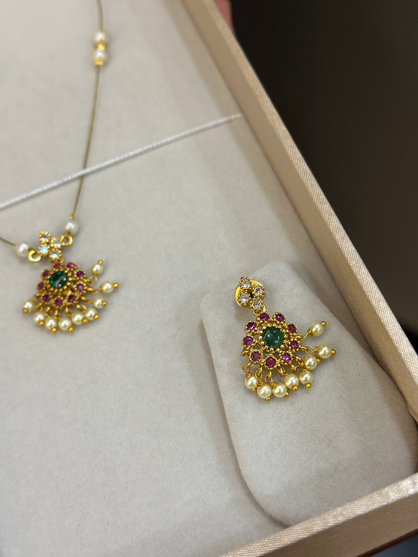 Kemp Pendant Invisible Chain set