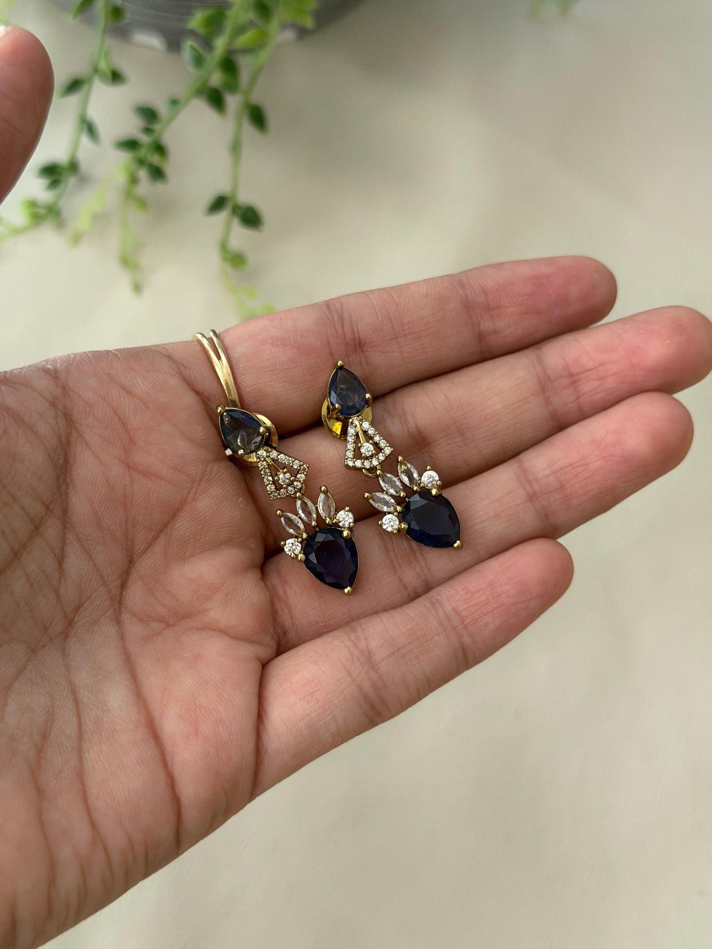 Mishikka Victorian Choker
