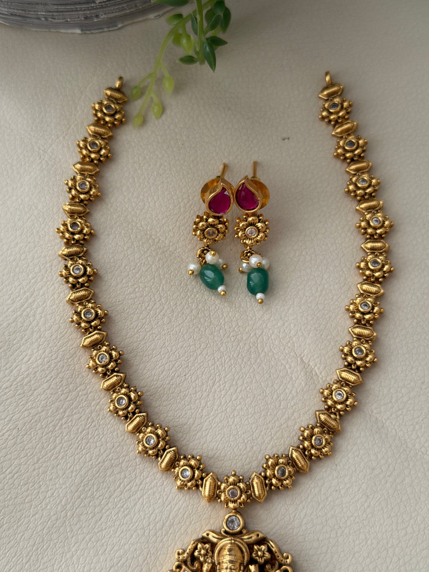 Tridevi Jadau Thin Necklace