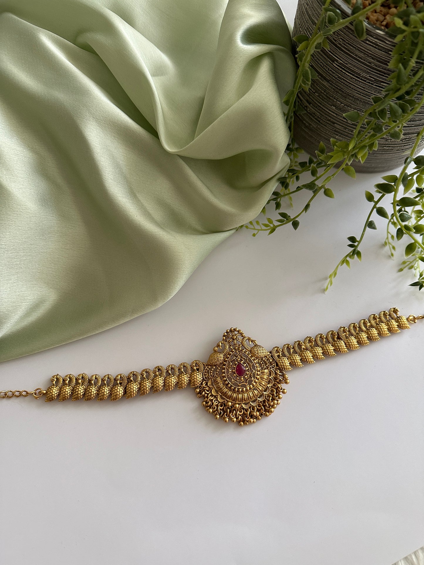 Azura Non Idol Hipchain