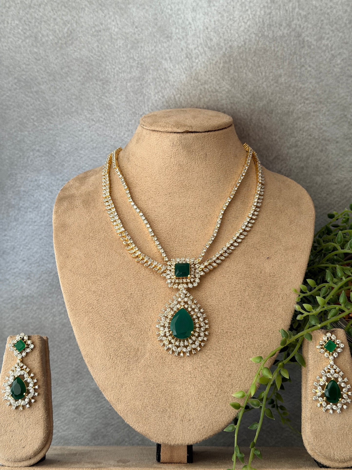 Yashvi Emerald Dual Layer Necklace