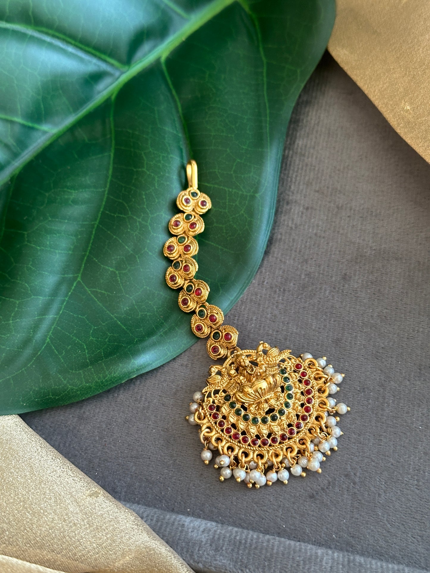 Clustered pearl kemp maangtikka v2.0