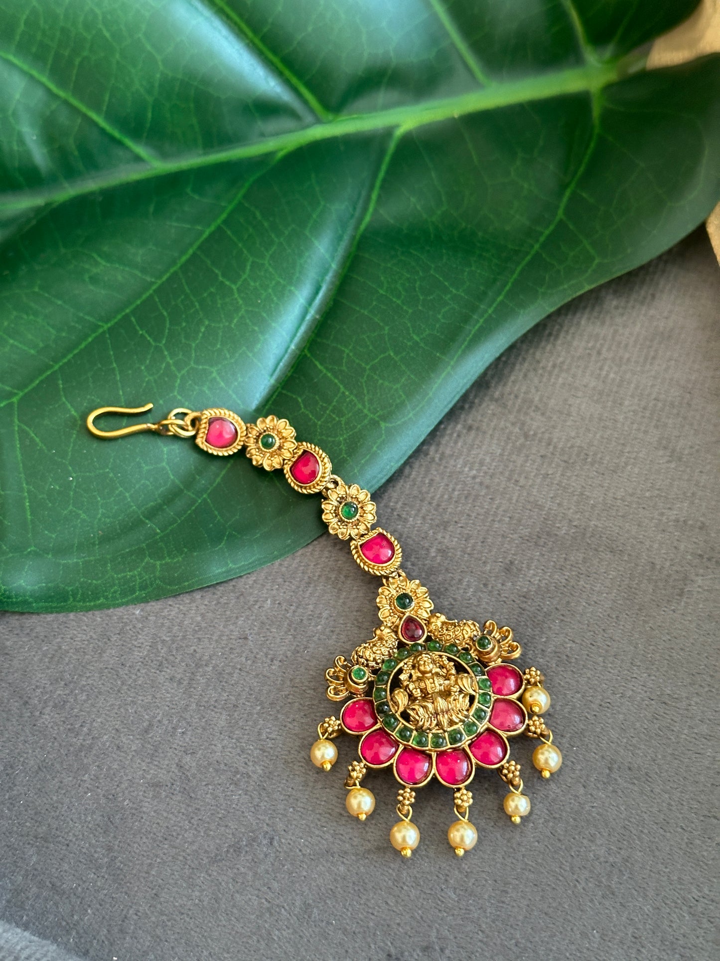 Jadau lookalike Maangtikka