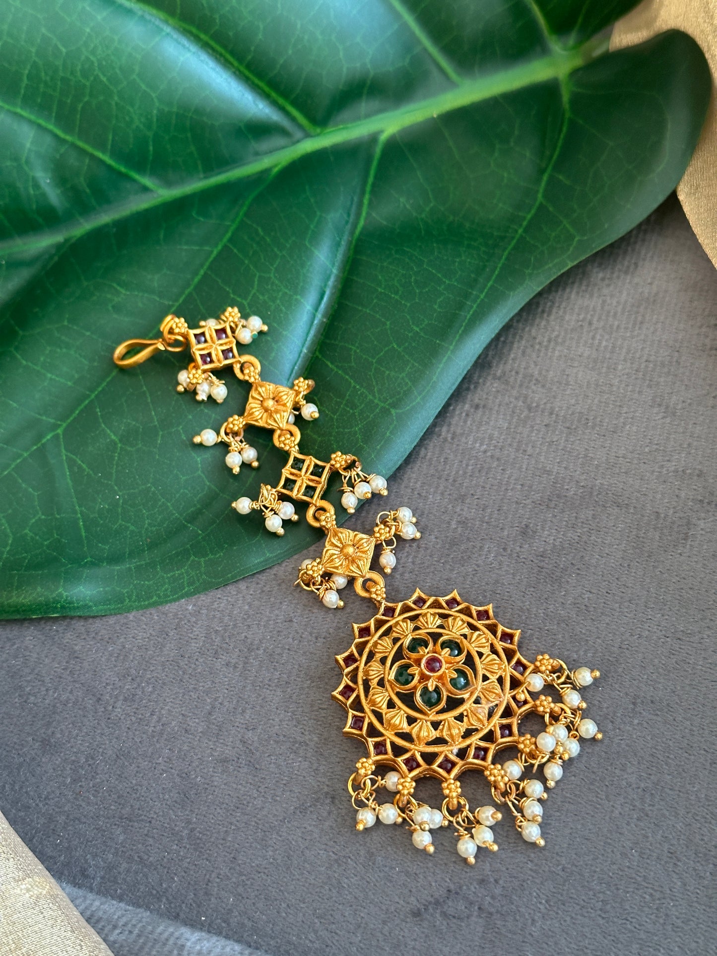 Non Idol Chakra Maangtikka